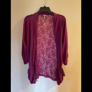Ruched 3/4 sleeve raspberry color lightweight cardigan with pockets. Lace back